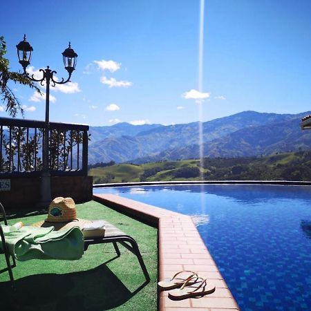 Castillo De Cascadas Finca Hotel Salamina エクステリア 写真