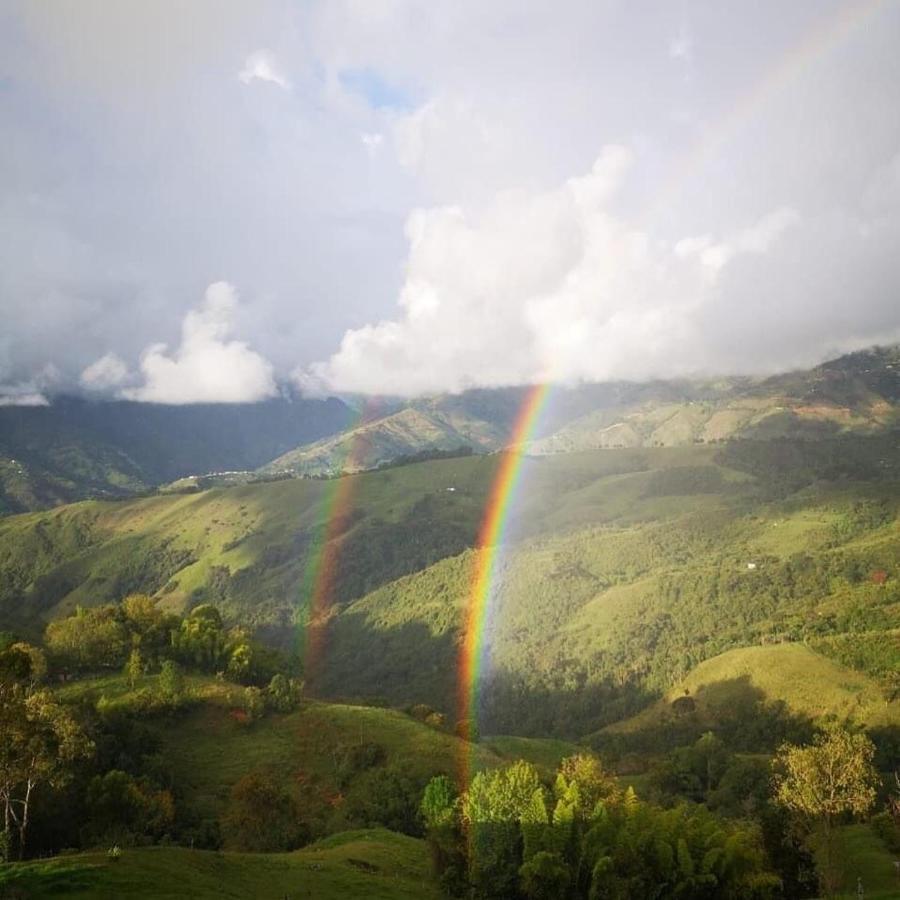 Castillo De Cascadas Finca Hotel Salamina エクステリア 写真