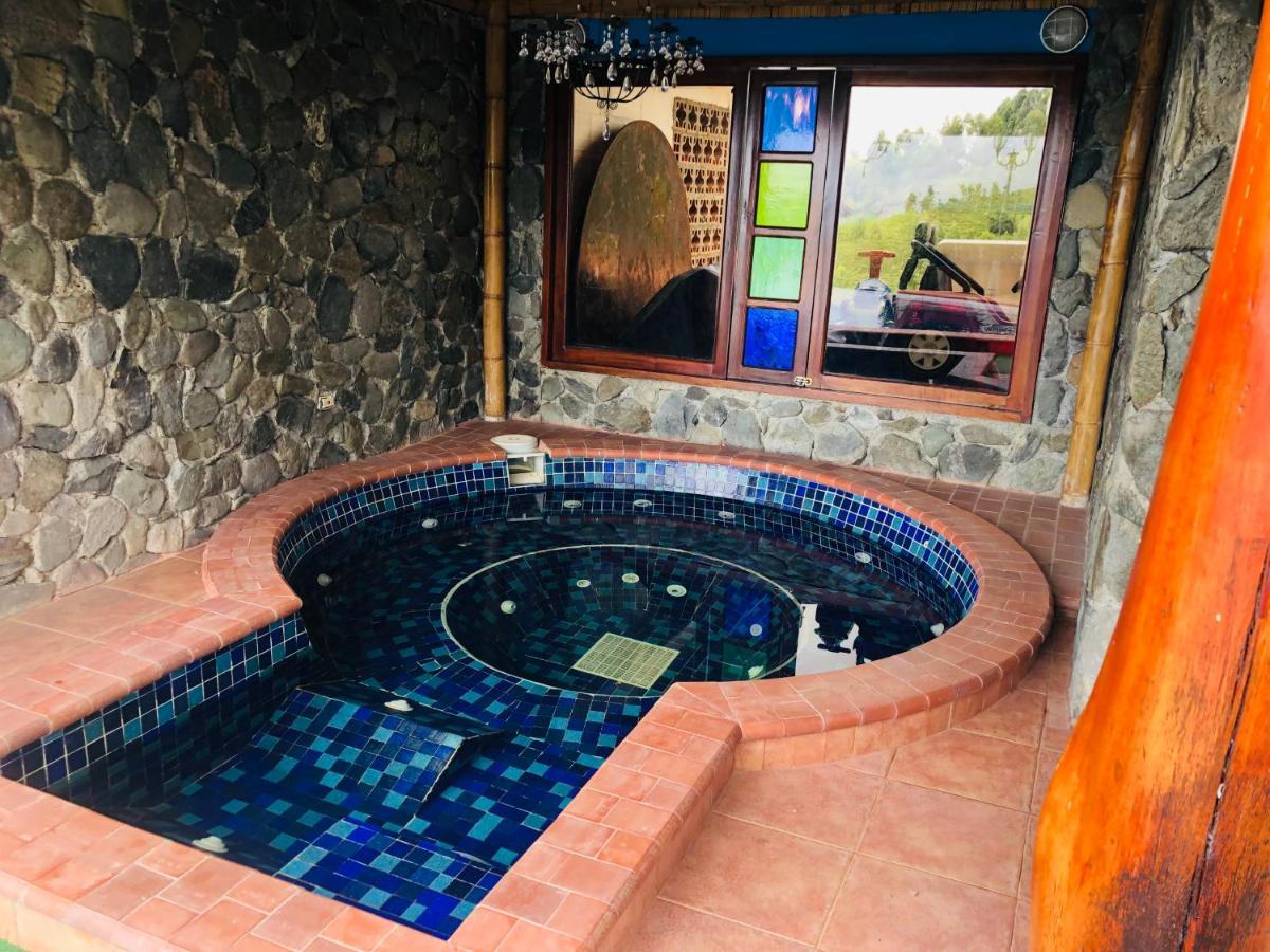 Castillo De Cascadas Finca Hotel Salamina エクステリア 写真
