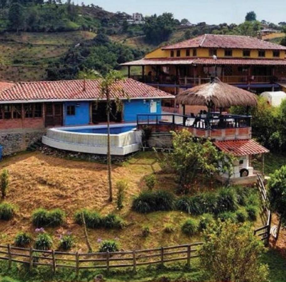 Castillo De Cascadas Finca Hotel Salamina エクステリア 写真