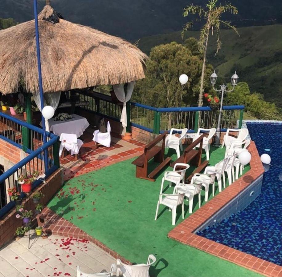 Castillo De Cascadas Finca Hotel Salamina エクステリア 写真