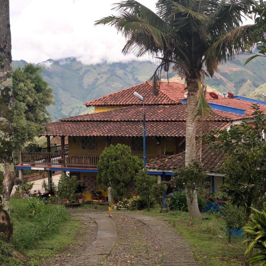 Castillo De Cascadas Finca Hotel Salamina エクステリア 写真