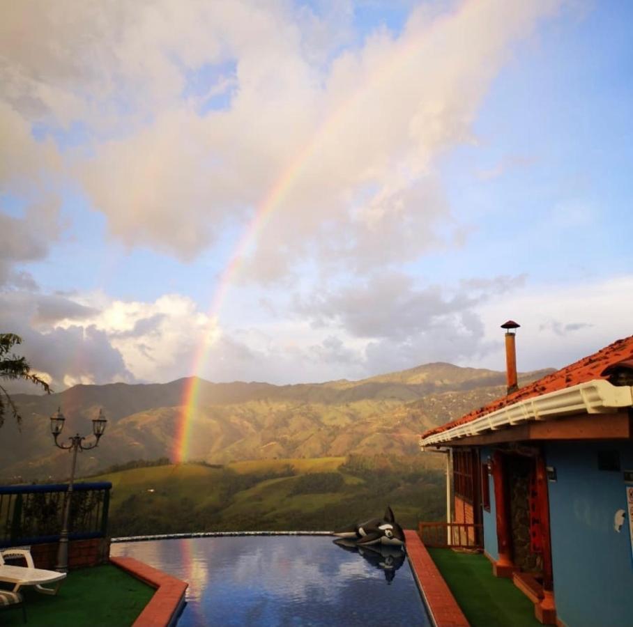 Castillo De Cascadas Finca Hotel Salamina エクステリア 写真