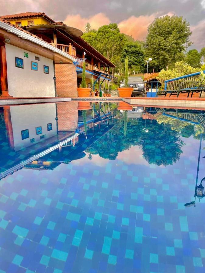 Castillo De Cascadas Finca Hotel Salamina エクステリア 写真