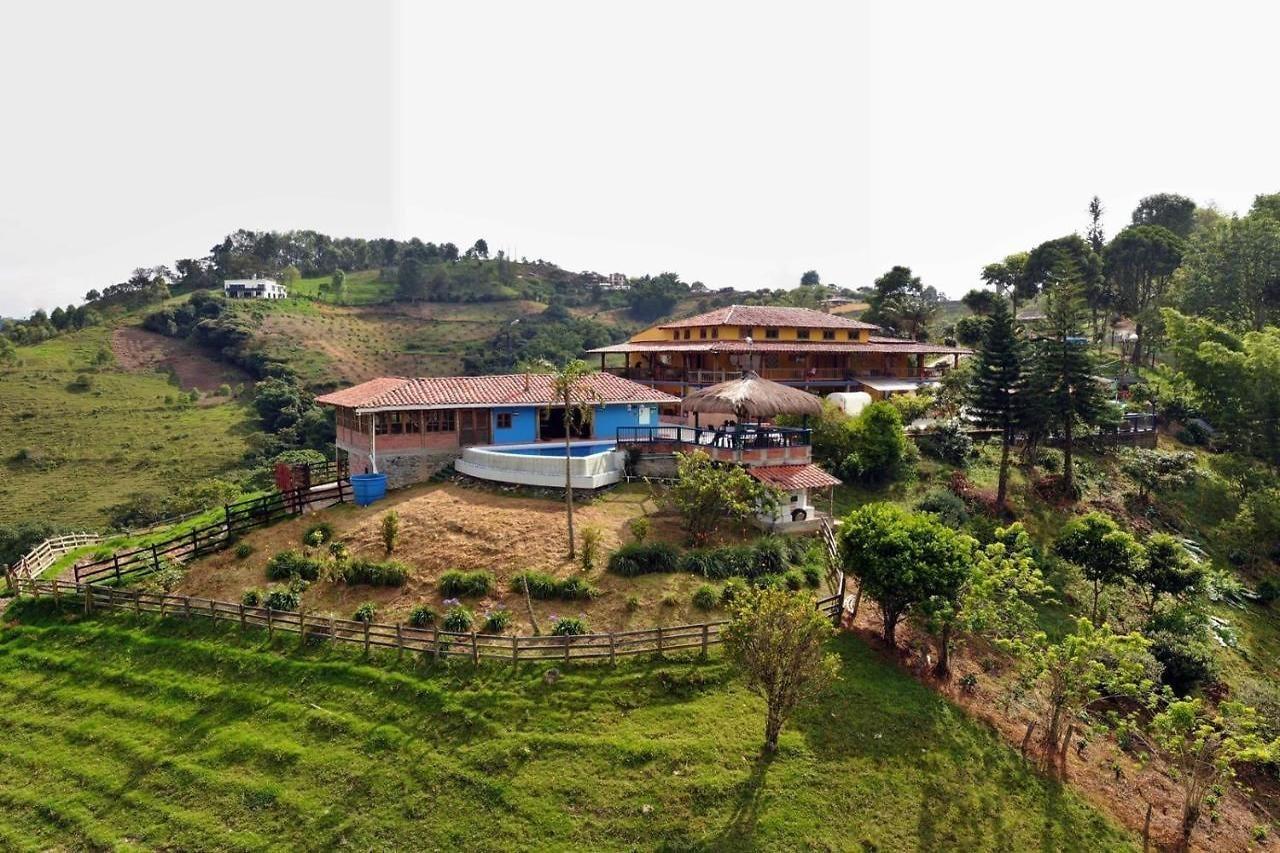 Castillo De Cascadas Finca Hotel Salamina エクステリア 写真